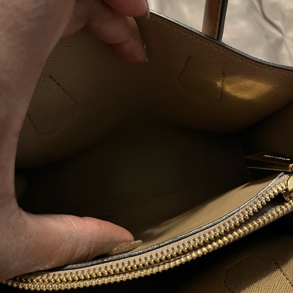 Michael Kors Mercer Medium Accordion Leather Tote Vanilla - Picture 9 of 13